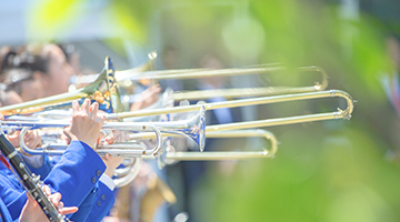 楽器と⼈を同時に運ぶ